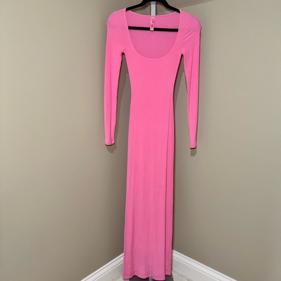 Skims Soft Lounge Long Sleeve Maxi Dress in Bubble Gum Pink size XXS - Picture 6 of 6